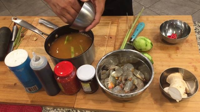 Tom Yum Goong Thai Soup смотреть онлайн