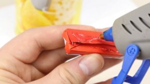 ПАДАЮЩАЯ НА НУБА ИЗ МАЙНКРАФТ БАШНЯ - СДЕЛАНА ИЗ КИНДЕРОВ! Как сделать съедобную Пизанскую башню!