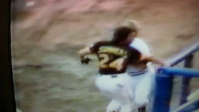 Padres/Braves Brawl смотреть онлайн