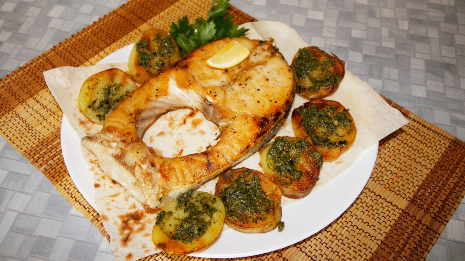 Стейк нельмы жареный с картошкой смотреть онлайн