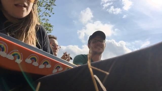silly friend singalong vibes :) :) :) (feat. josie, mac, gabrielle, bryan, brian, +micah at the end смотреть онлайн