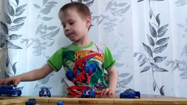 Песенка про машинки разных цветов Развивающее видео