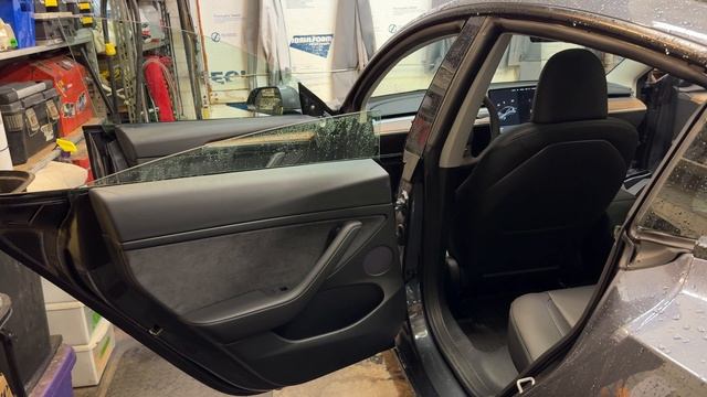 How to remove door panels and windows sweeps on a 2023 Tesla Model 3 смотреть онлайн
