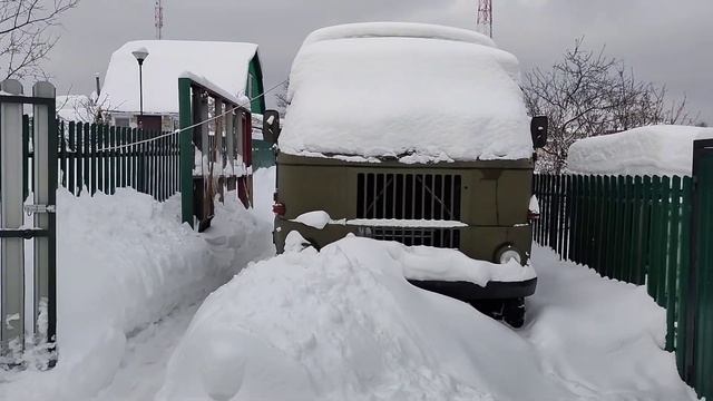 1 FEBRUARY 2022. SNOW WINTER IN THE RUSSIAN VILLAGE. LAND ROVER DEFENDER 300TDI, IFA-W50LA.