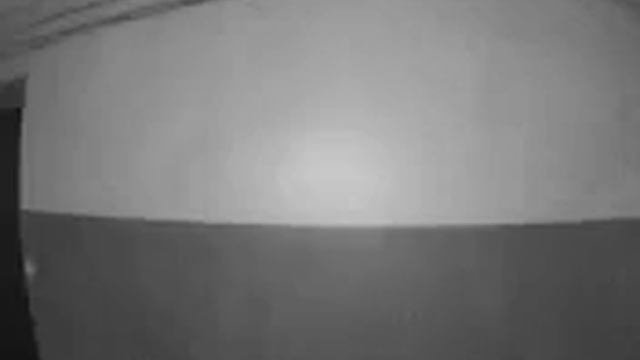 спросил полегчало ли ей от ее гнилости. идёт с бутылкой обратно оно того стоило? смотреть онлайн