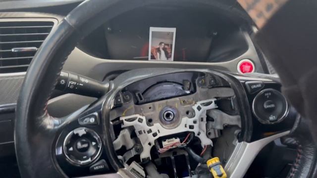 9th Gen Civic gets a new steering wheel!! смотреть онлайн