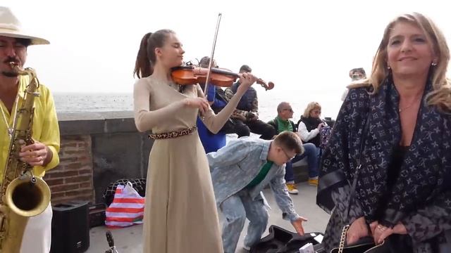 Can't Help Falling In Love - Elvis Presley | Karolina Protsenko & Daniele Vitale Sax смотреть онлайн