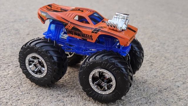 Hot Wheels Monster Truck Two Packs Twin Mill Rodger Dodger and the Bone Shaker! смотреть онлайн