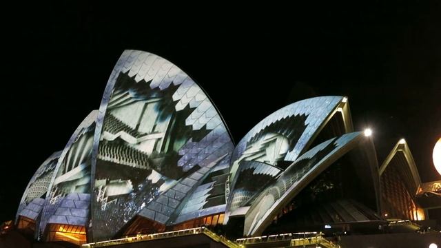 Projection on Sydney Opera House during Vivid (Festival of Light) 2014. Vivaldi Four Seasons, Summe смотреть онлайн