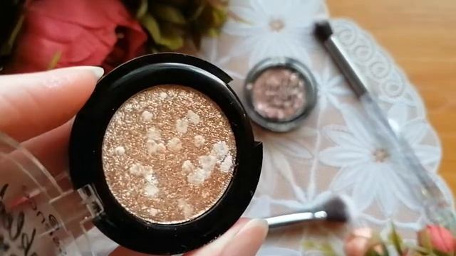 Тени для век Essence Sprinkled Chrome Eyeshadow смотреть онлайн