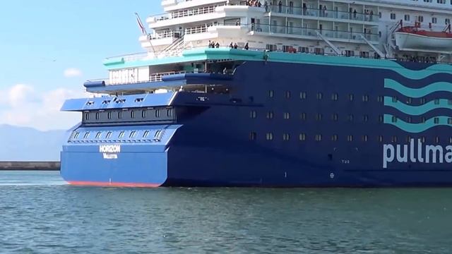 Horizon - Pullmantur Cruises manovra in entrata Terminal Crociere Cagliari смотреть онлайн