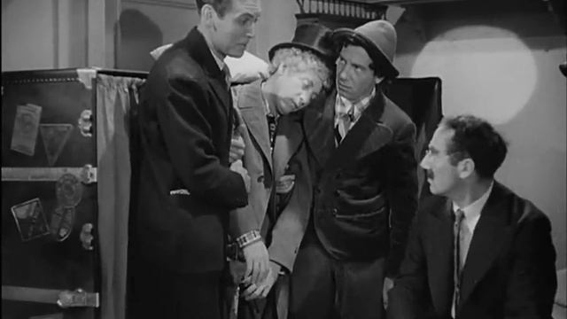 Marx brothers night at the opera clip 1.avi смотреть онлайн