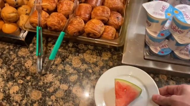 Breakfast at the Safari Hotel in Chessington World of Adventures смотреть онлайн