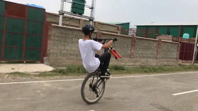 Ya rahi mari nayi cycle || firefox viper 🖤 Akk tyre nikal k wheelie 🔥👿 смотреть онлайн