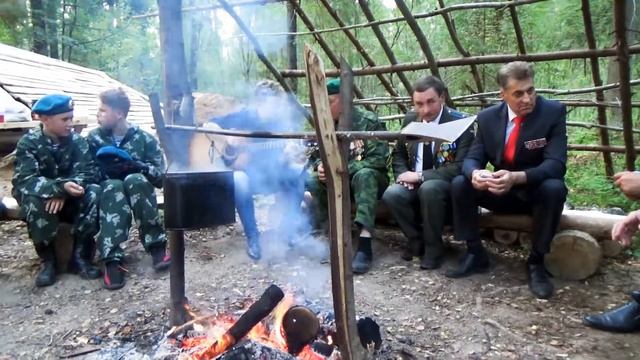 Юнармия - У костра в партизанской  деревне - Абдул Азиз Мераджуддин , Владимир Ефимов и Яна Глушаев