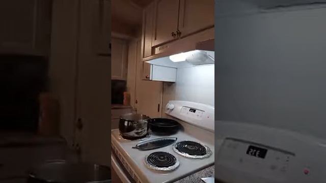 Turkey Salisbury Steak, Mashed Potatoes, Mixed Vegetables, Apple Cinnamon Roll Cobbler Facebook Liv смотреть онлайн