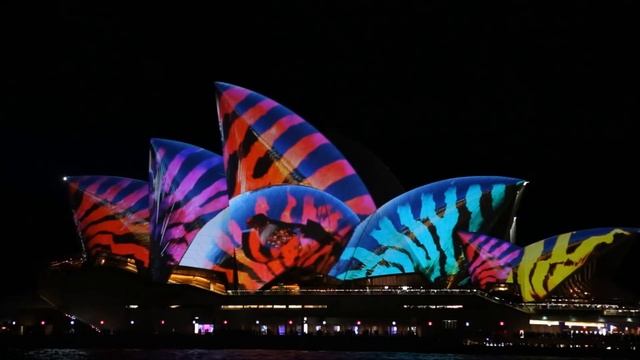 Vivid Sydney 2017 Light Show - Sydney Opera House, Harbour Bridge, MCA & Botanic Gardens смотреть онлайн