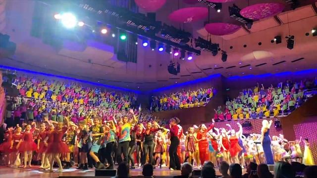 Sydney Opera House performance by 20 Ryde Schools смотреть онлайн