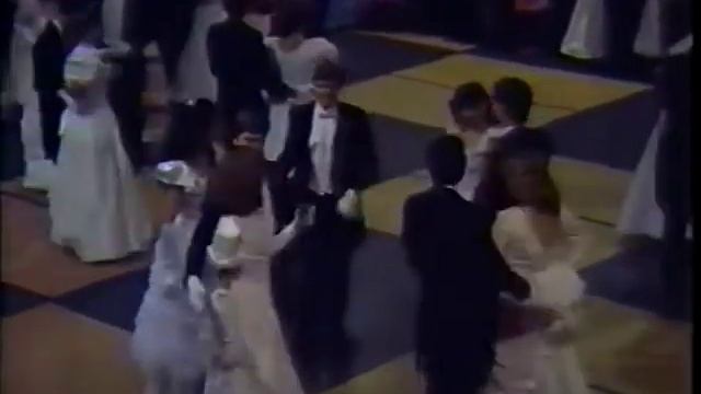 Stanford Viennese Ball 1990 - Opening Quadrille (Mozart - March in D major, K. 189/167b) смотреть онлайн