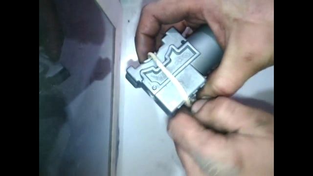 Daewoo Nexia - Разблокировка руля без ключа и замена личинки замка смотреть онлайн