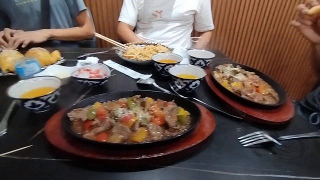 Национальная кухня в Дубае смотреть онлайн