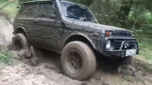 Нива на 31 колёсах за УАЗом смотреть онлайн