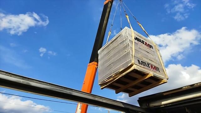 Будни строителей. Выгрузка облицовочного кирпича Магма смотреть онлайн