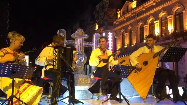 Musicians at Central Street, Harbin. (3 Aug 2016) смотреть онлайн