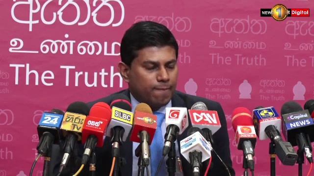 Sri Lankans brave the weather to wait in line for gas смотреть онлайн