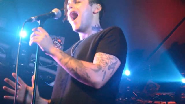 BRAVE THE NIGHT - FEARLESS VAMPIRE KILLERS LIVE PLYMOUTH 6.5.15 смотреть онлайн