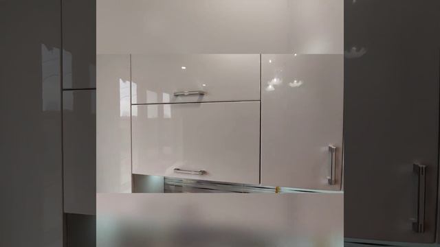 Сочная красная с белым кухня. гоянцевые фасады смотреть онлайн