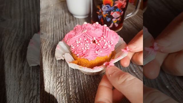 Как открыть капкейк правильно )