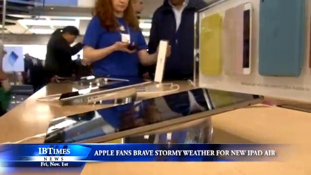 Apple Fans Brave Stormy Weather For New iPad Air смотреть онлайн