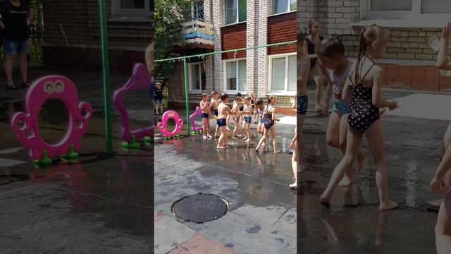 Летний душ в саду(2) смотреть онлайн