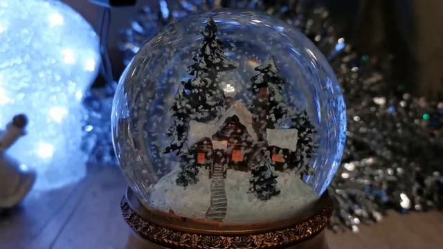 Снежный шар "Зимний дом" смотреть онлайн