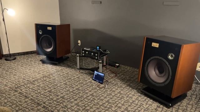 TROY AUDIO ACAPULCO SPEAKERS смотреть онлайн