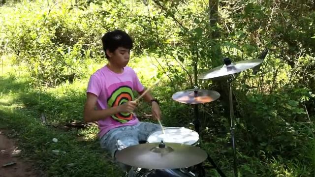 BrAvE Drum solo in the jungle. смотреть онлайн
