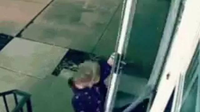 Слишком сильно дверь смазали смотреть онлайн