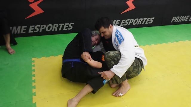 Brave Old Man in Jiu Jitsu Rolling смотреть онлайн