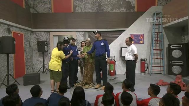 OPERA VAN JAVA - PEMADAM API ASMARA (21/12/16) 5-5 смотреть онлайн