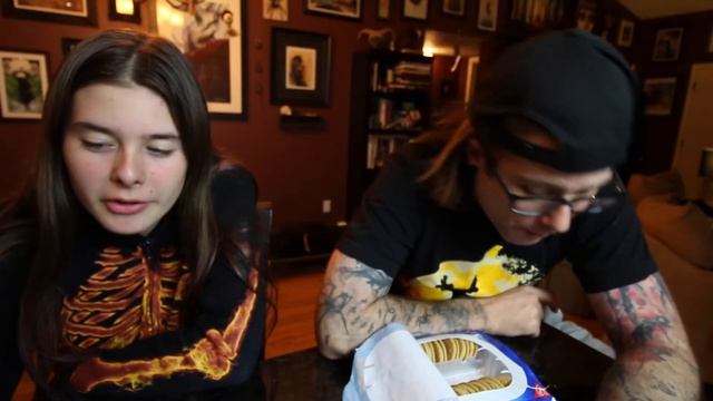 Limited Edition Apple Pie Oreos Review!