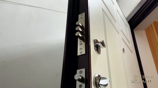 Белоснежная входная дверь "Патриция" смотреть онлайн