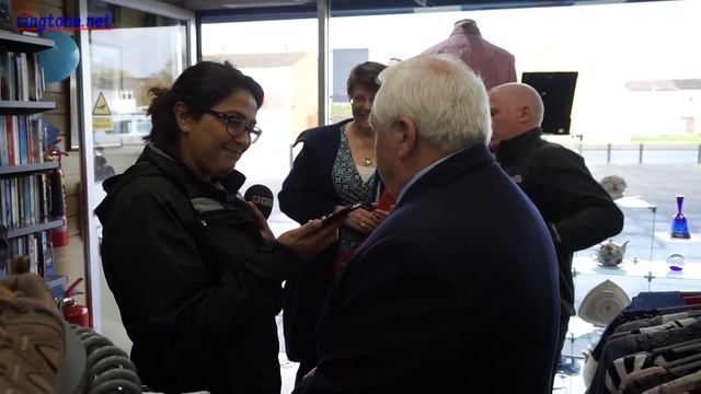 Roy "Coke" Craddock opens the New Longfield Charity Shop at Tuffley, Gloucester. смотреть онлайн
