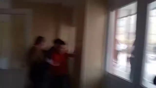 Закрыли двери выхода из школы смотреть онлайн