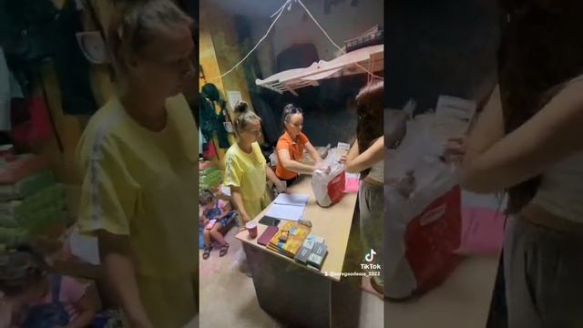 Помогаем ЛЮДЯМ:  школьную форму, продукты ,детские игрушки ,обувь одежда)) смотреть онлайн