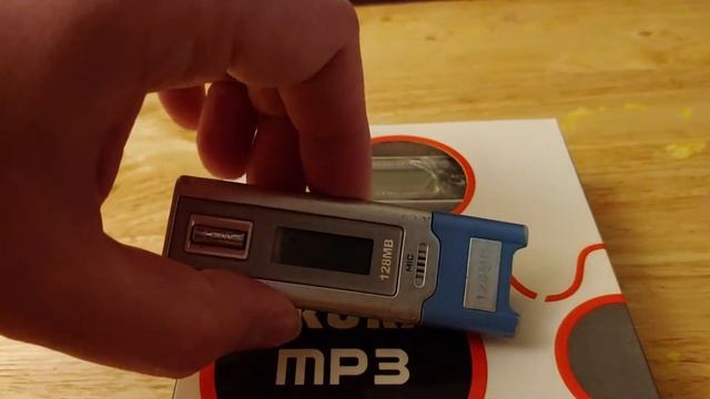 Retro Unboxing an Akura mp3 Player смотреть онлайн