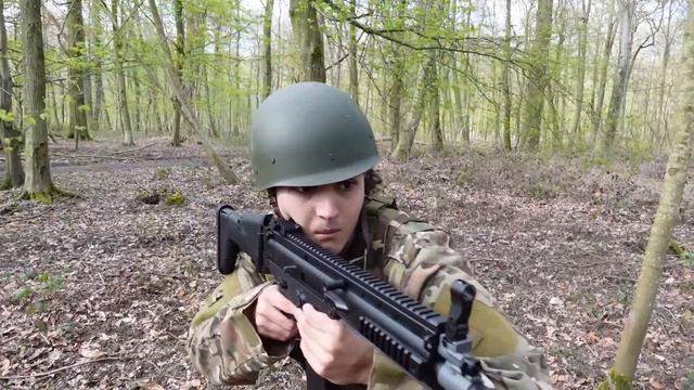 ET SI ON ÉTAIT TOUS OBLIGÉ D'ALLER À LA GUERRE ? (je veux pas mourir😭) смотреть онлайн