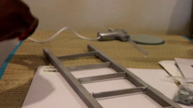 How to Make a DIY Glam Decor Ladder on a budget. смотреть онлайн