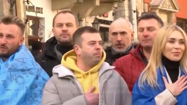 Opera Singers Perform National Anthem In Lviv