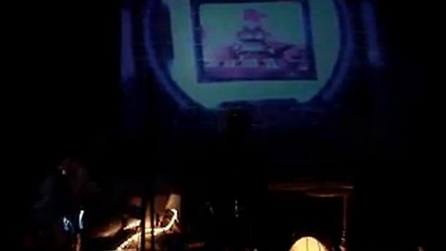 Hess Is More - Yes Boss (Live in New York) смотреть онлайн